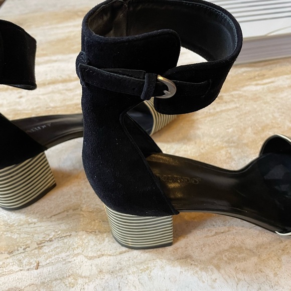Bernardo Black & White Blythe Patent Leather Heeled Sandal Size 9 - Picture 9 of 10